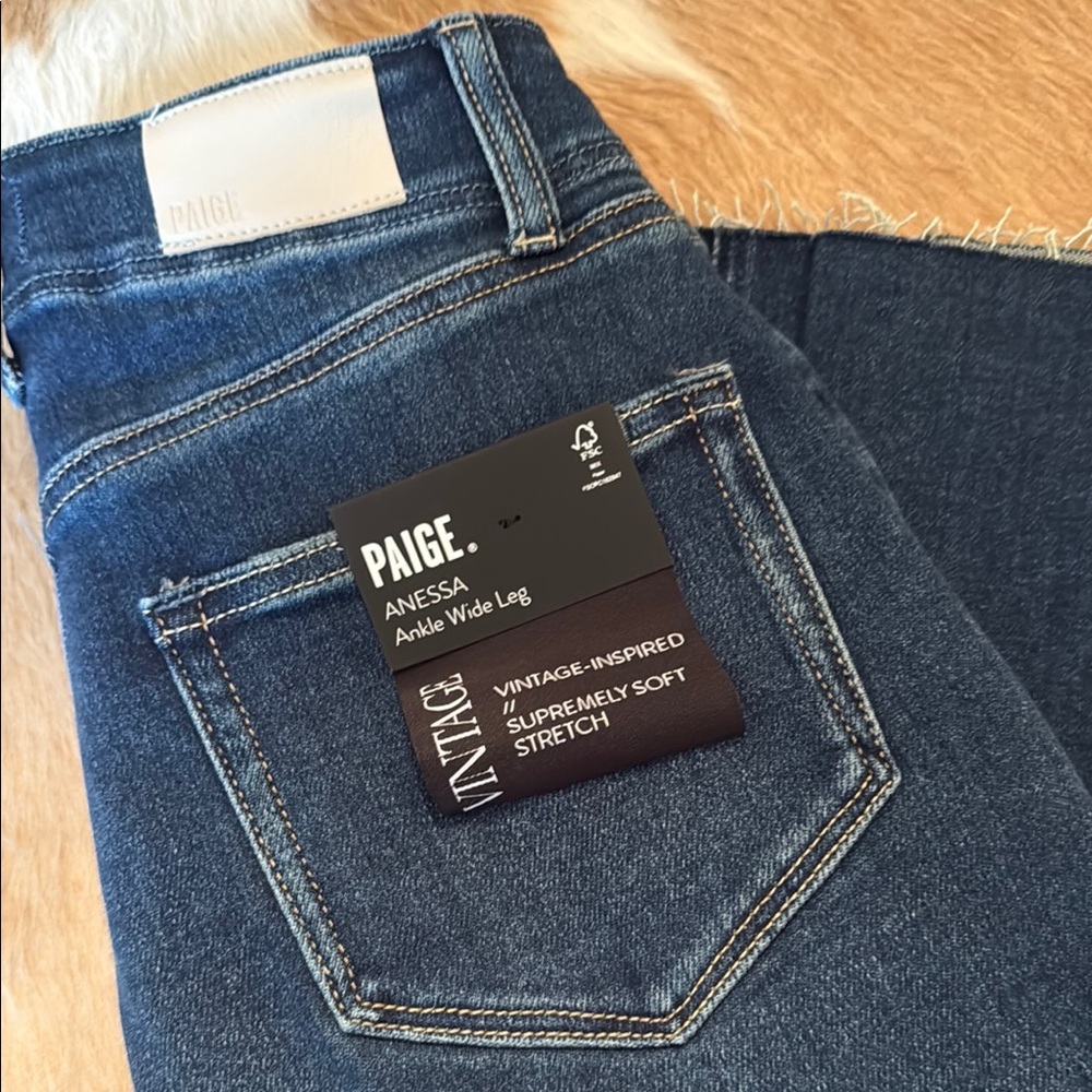 PAIGE Anessa Amoroso Cropped Jeans NEW WITH TAGS